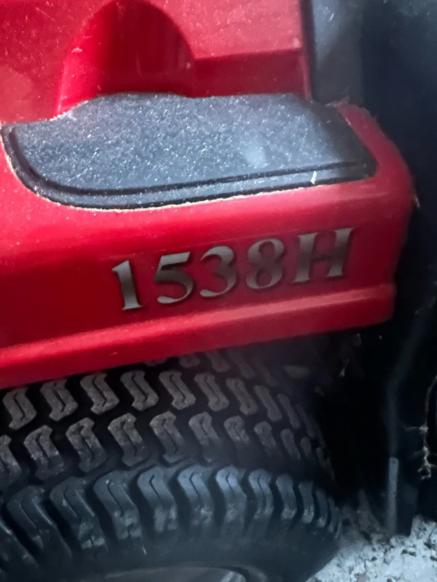 Ride on lawnmower - Image 2