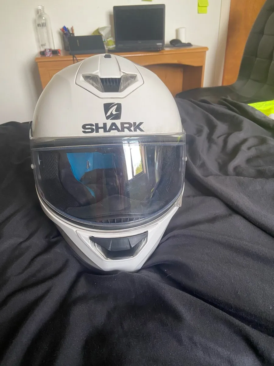 Motorbike Gear - Helmets, Gloves, Hi Vis and Chain - Image 2