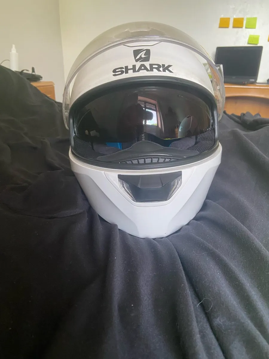 Motorbike Gear - Helmets, Gloves, Hi Vis and Chain - Image 3