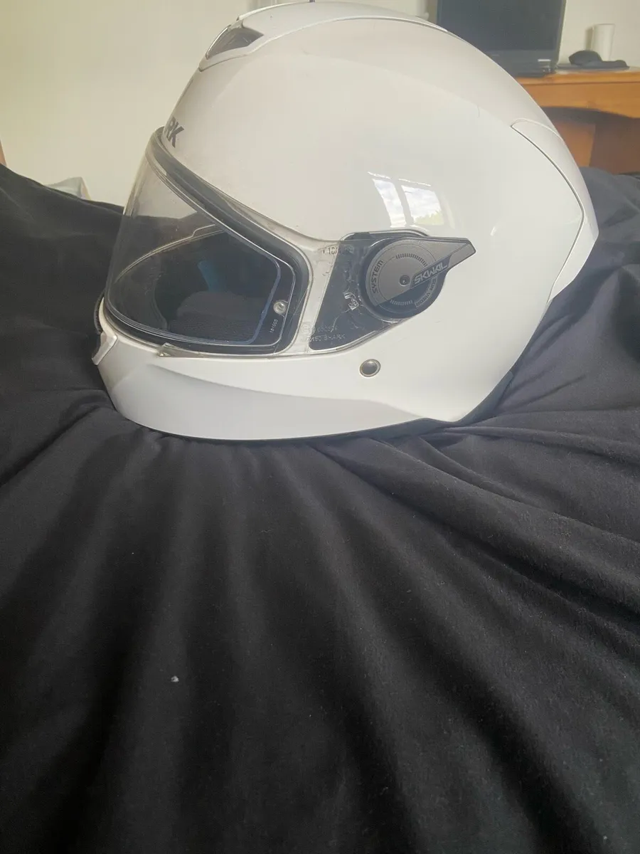 Motorbike Gear - Helmets, Gloves, Hi Vis and Chain - Image 4