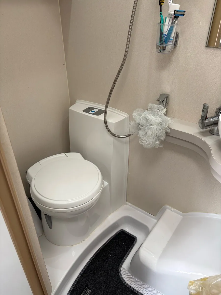 2019 elddis autoquest  exclusive edition camper - Image 2