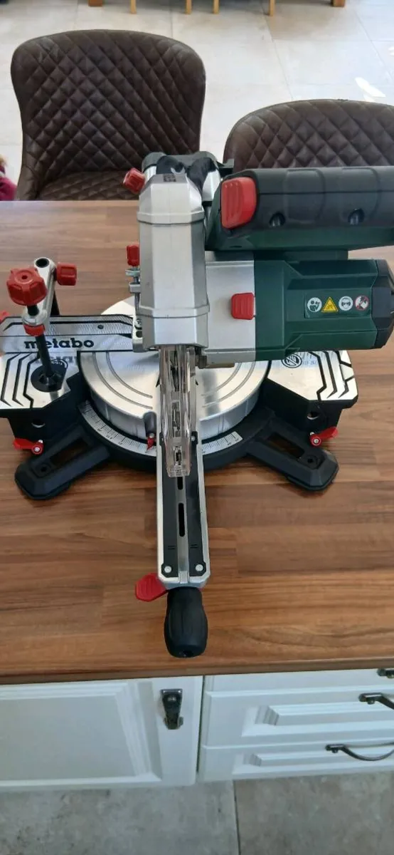 New Metabo KGS 18LTX BL216 chop saw & battery - Image 1