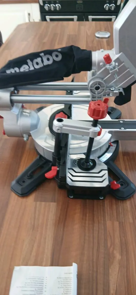 New Metabo KGS 18LTX BL216 chop saw & battery - Image 2