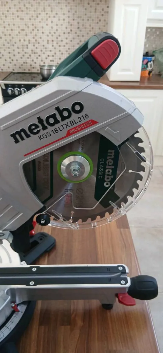 New Metabo KGS 18LTX BL216 chop saw & battery - Image 3