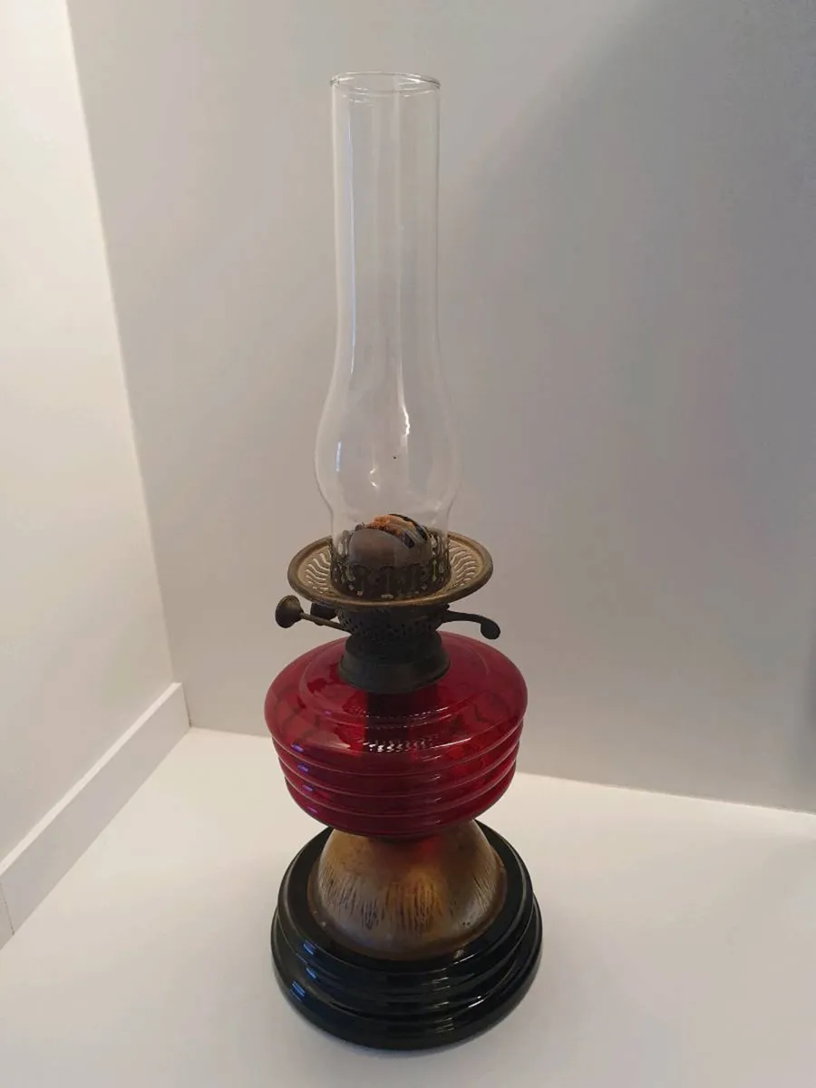 Vintage old oil lamp with glass oil resevoir - Image 2