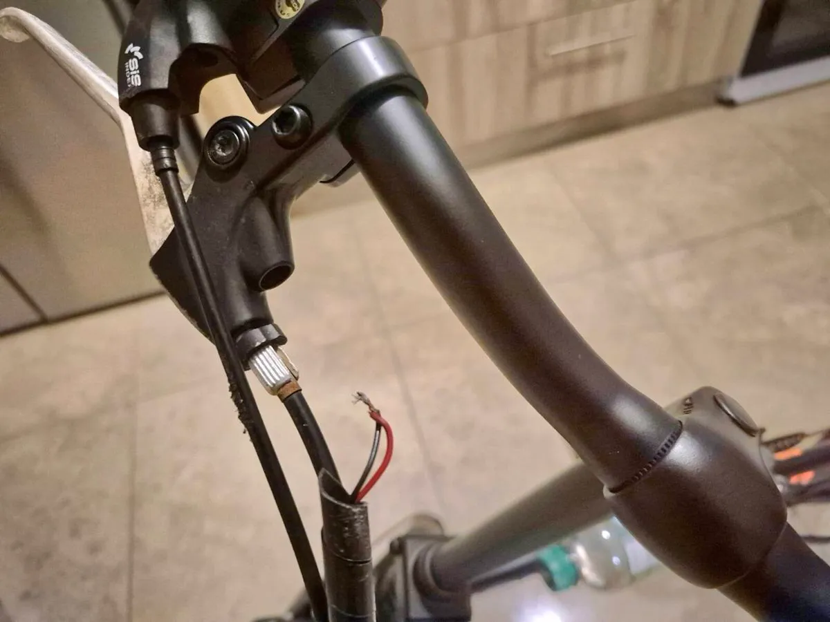 ADULTS CONNECT ELECTRIC FOLDING BIKE, ONLY PROBLEM - Image 2