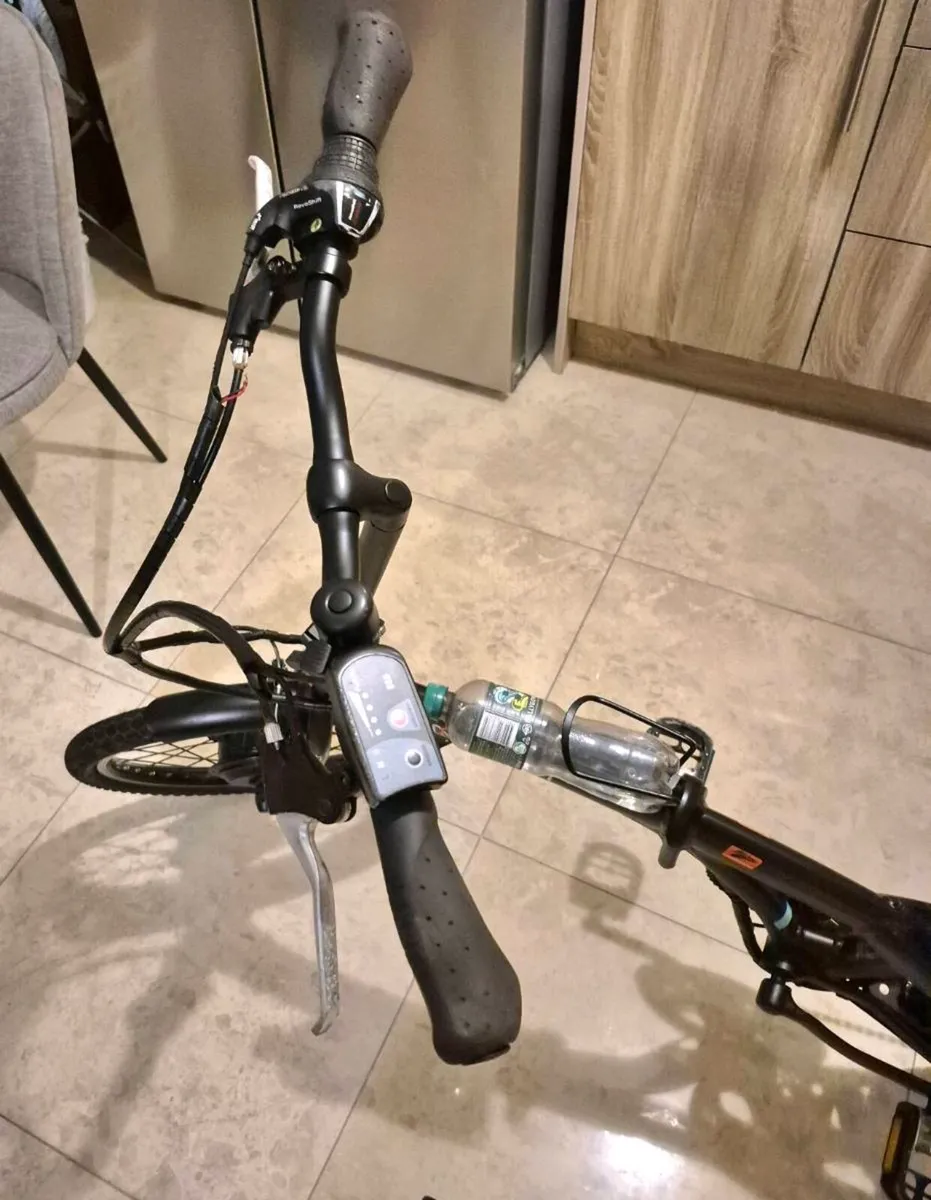 ADULTS CONNECT ELECTRIC FOLDING BIKE, ONLY PROBLEM - Image 3