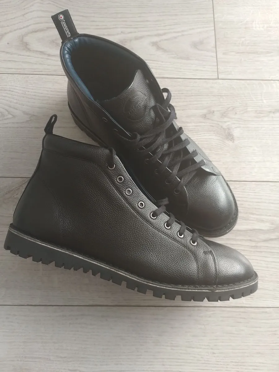 Boots - Image 1