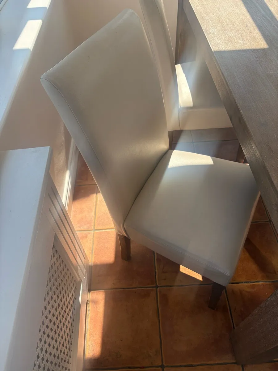 Rustic 6 seater table & 4 Chairs - Image 3