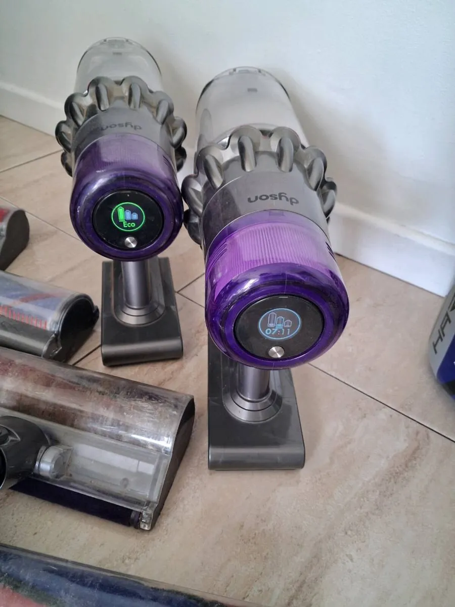 4 Dyson vacuum cleaners: 2xV10;2×V11 - Image 3