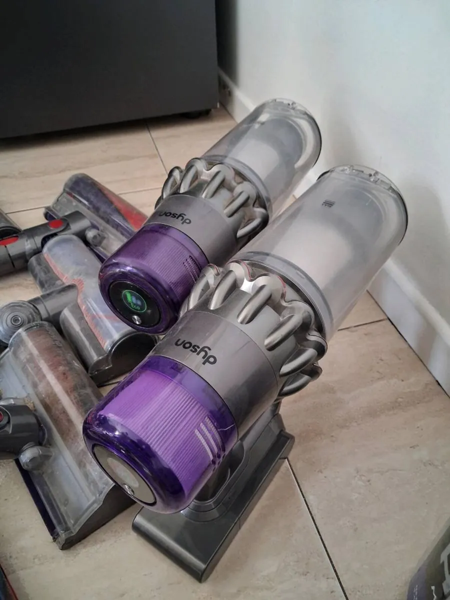 4 Dyson vacuum cleaners: 2xV10;2×V11 - Image 4