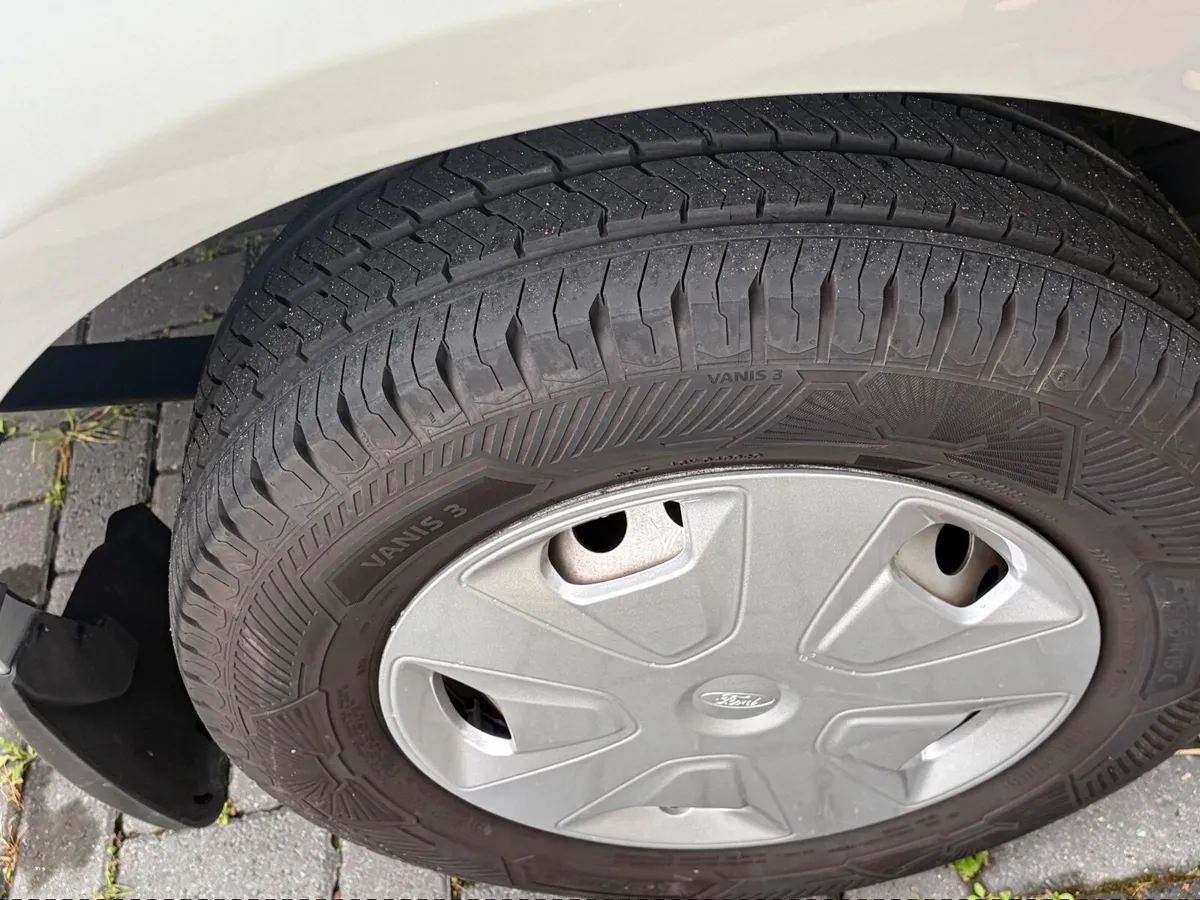 Ford Transit Custom 2023 - Image 4
