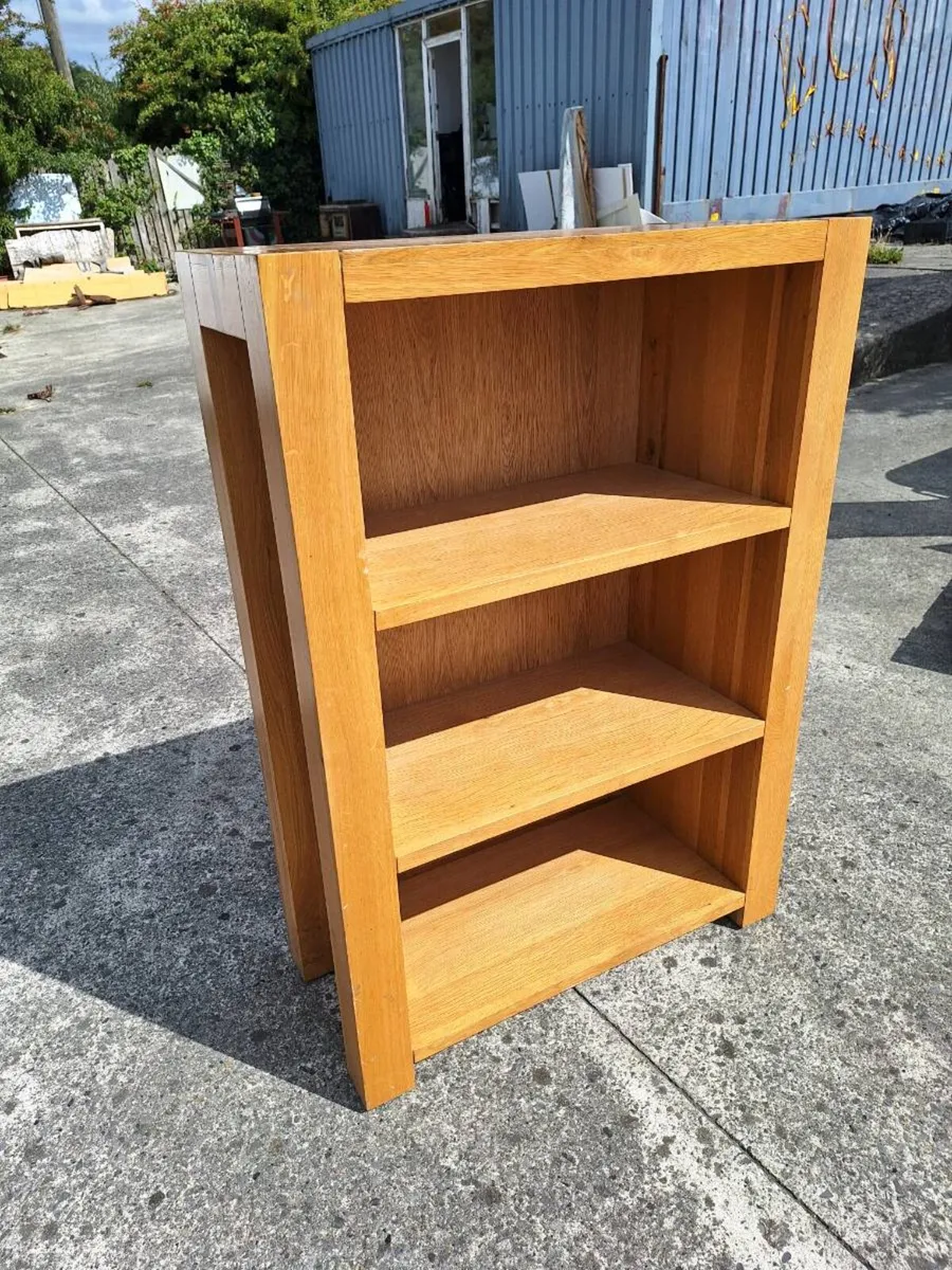 Heavy oak bookcase - Image 1