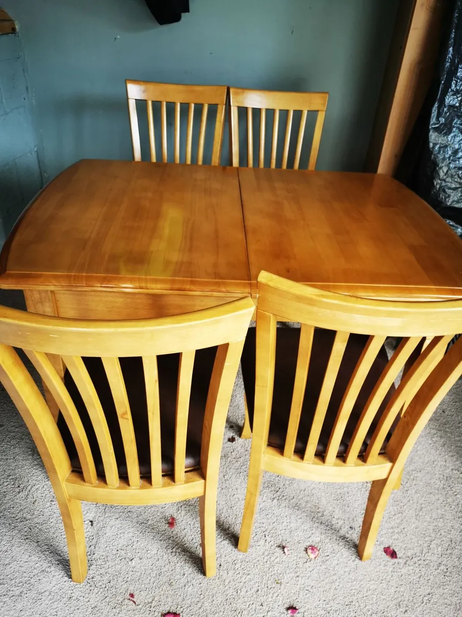 Kitchen table and chairs - Image 2