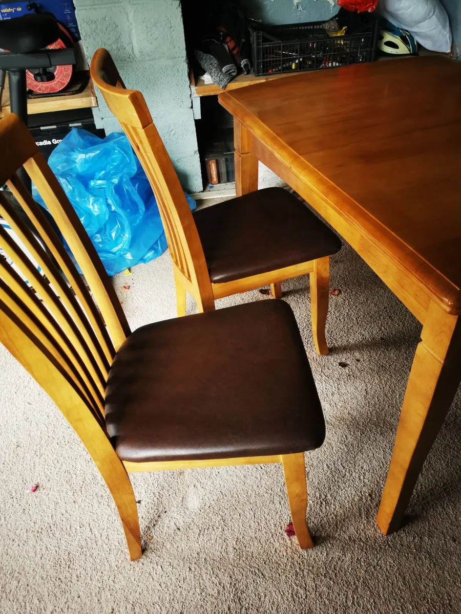 Kitchen table and chairs - Image 3