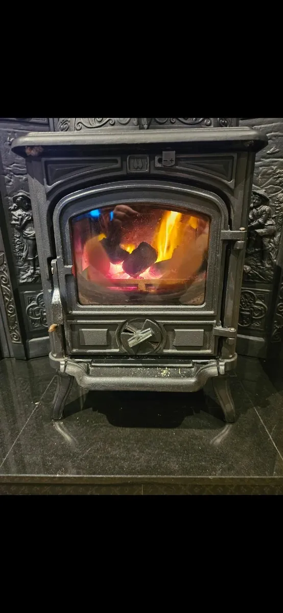 Stove + fireplace - Image 4