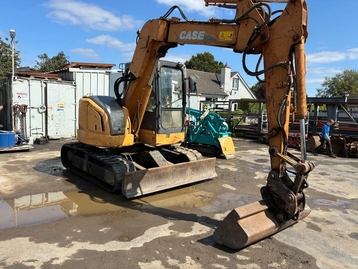 case 8 tonne excavater - Image 2