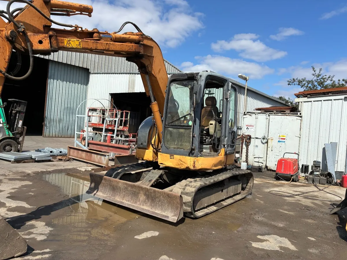 case 8 tonne excavater - Image 4
