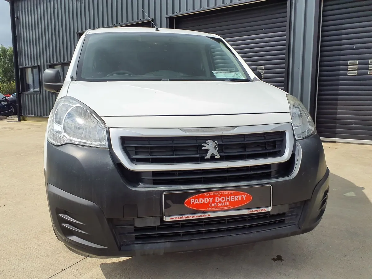 2017 Peugeot Partner SE L1, Bulkhead & Towbar - Image 2