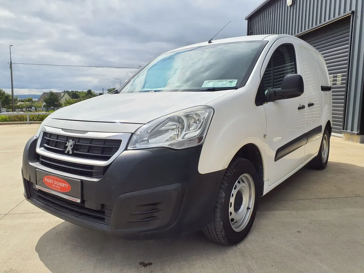 2017 Peugeot Partner SE L1, Bulkhead & Towbar - Image 3