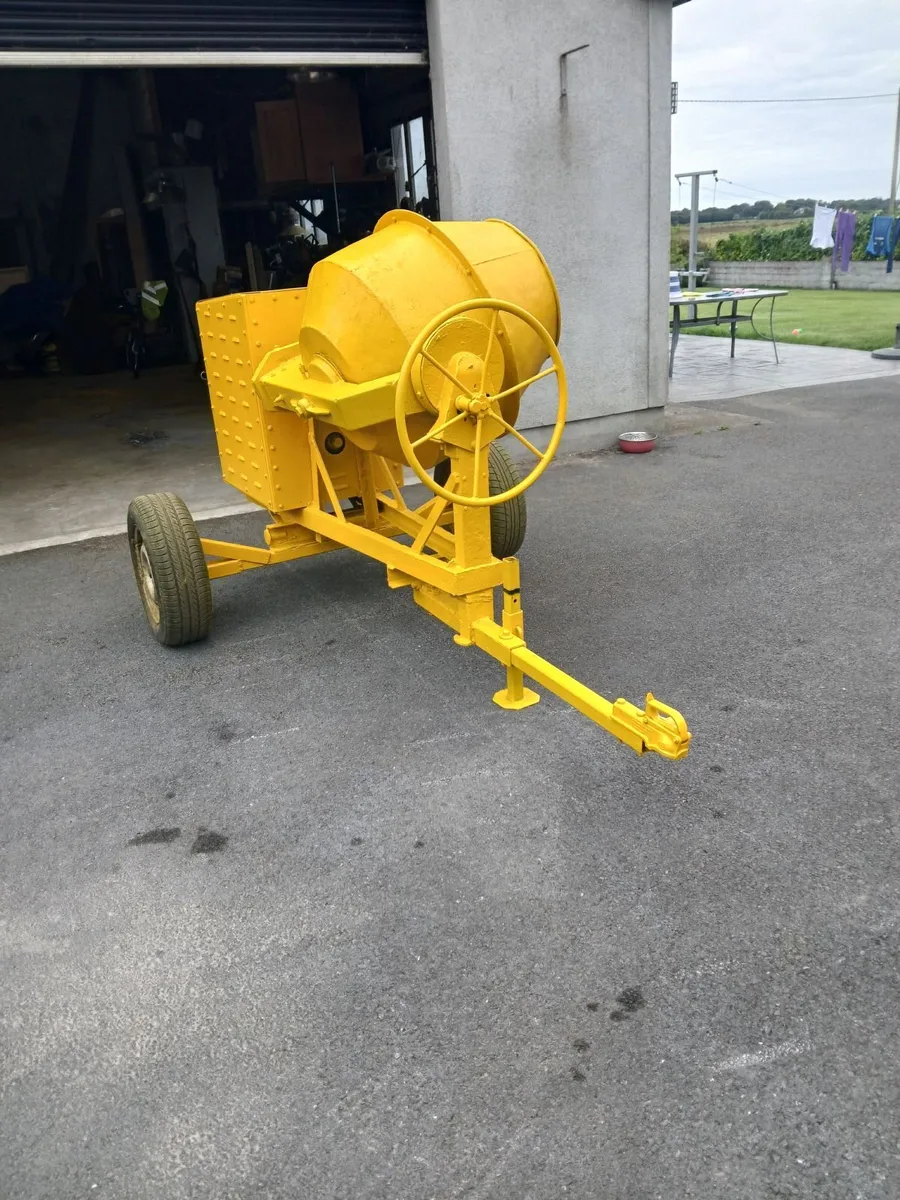 Cement mixer - Image 1