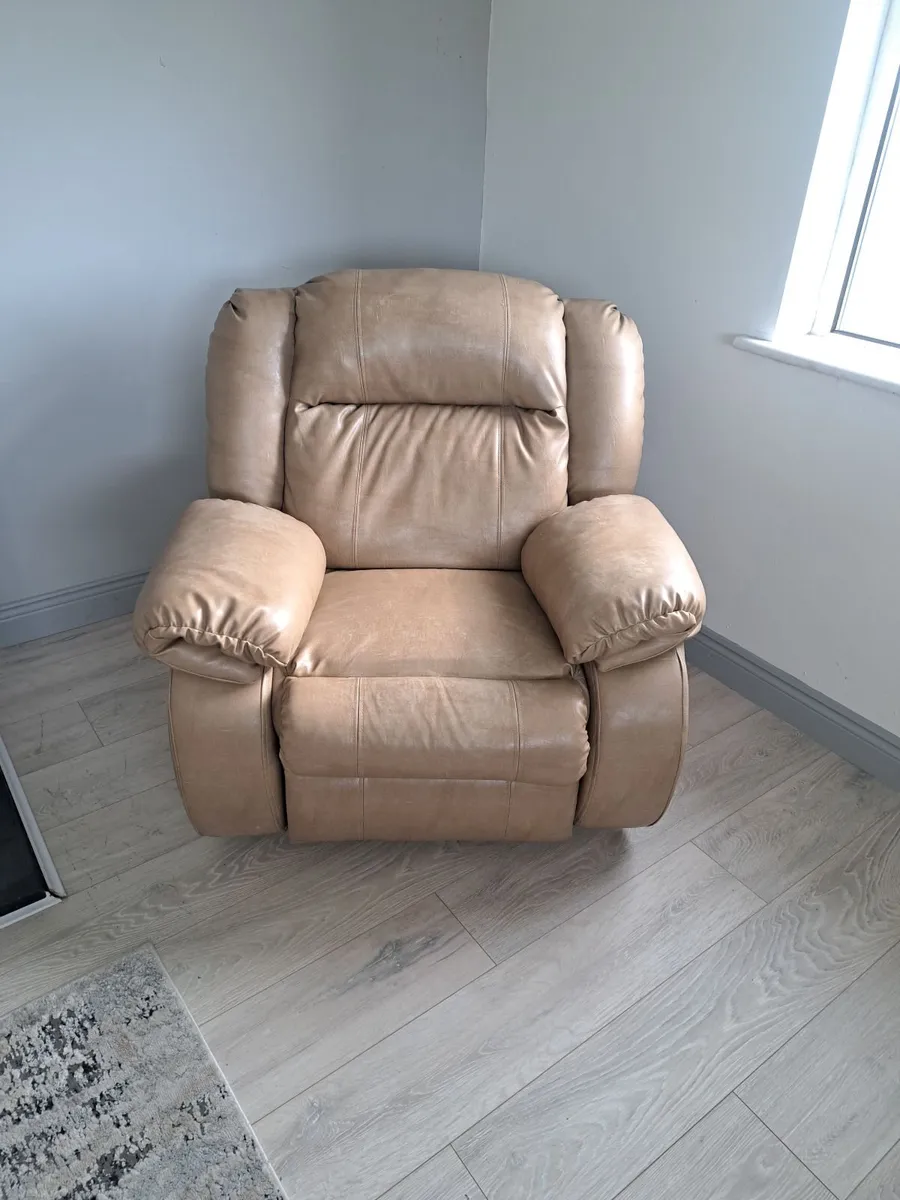 Recliner Leather Sofa with Chairs - Image 4