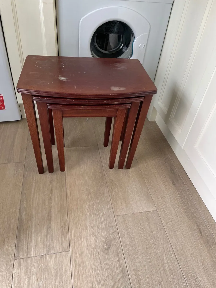 Nest of tables - Image 1