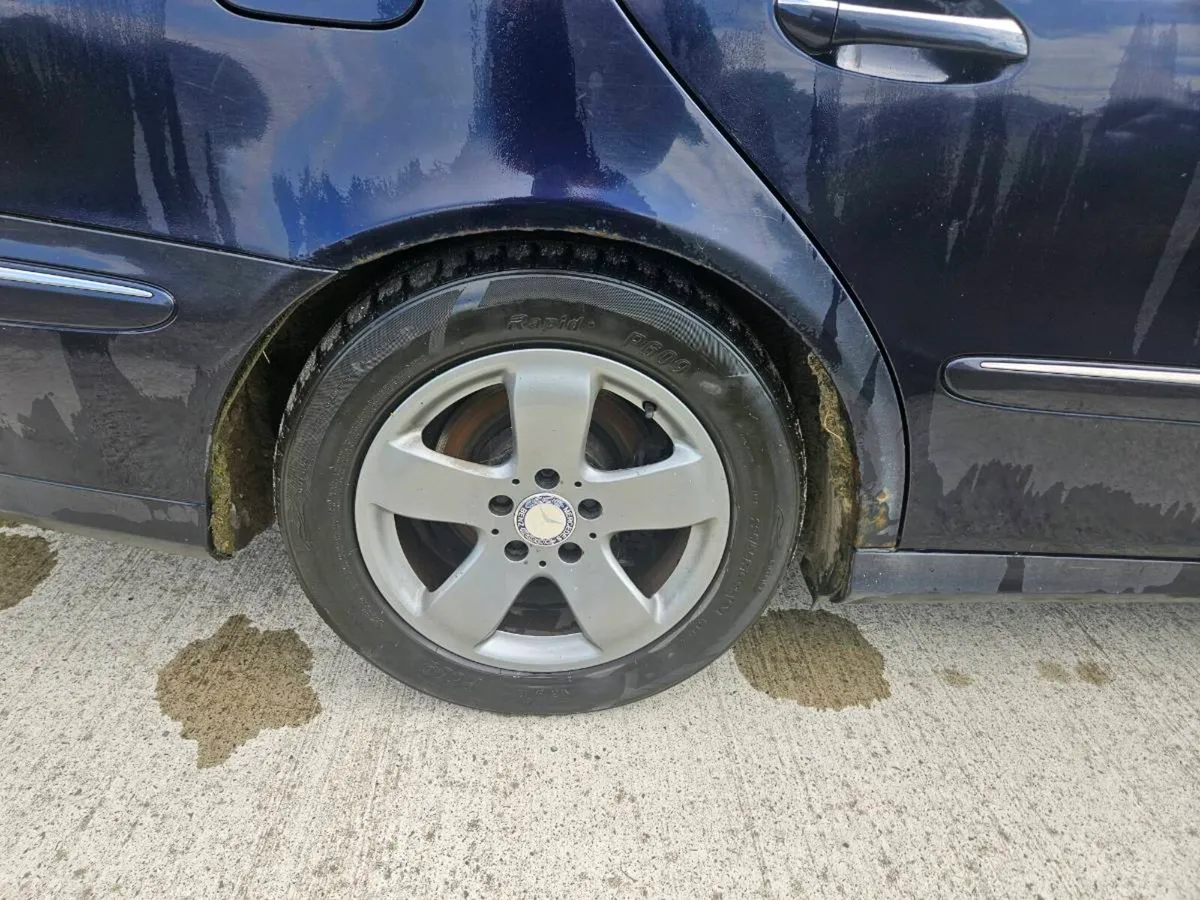 2005 Mercedes E220 CDI - Image 3