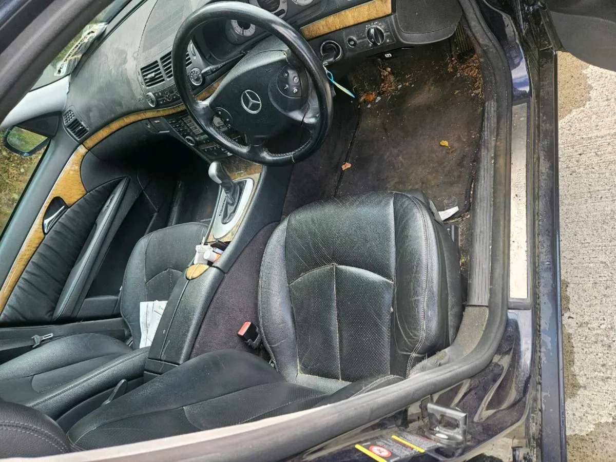 2005 Mercedes E220 CDI - Image 4