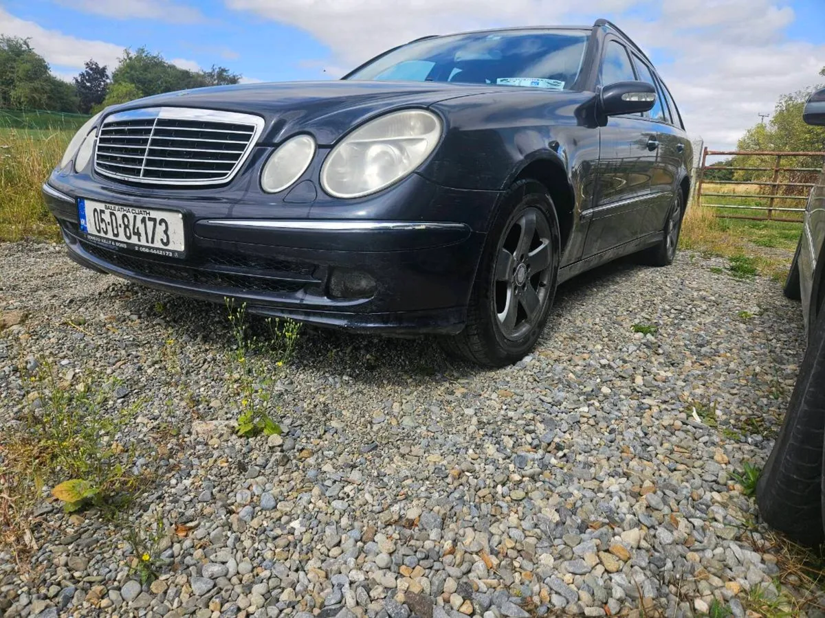 2005 Mercedes E220 CDI - Image 1