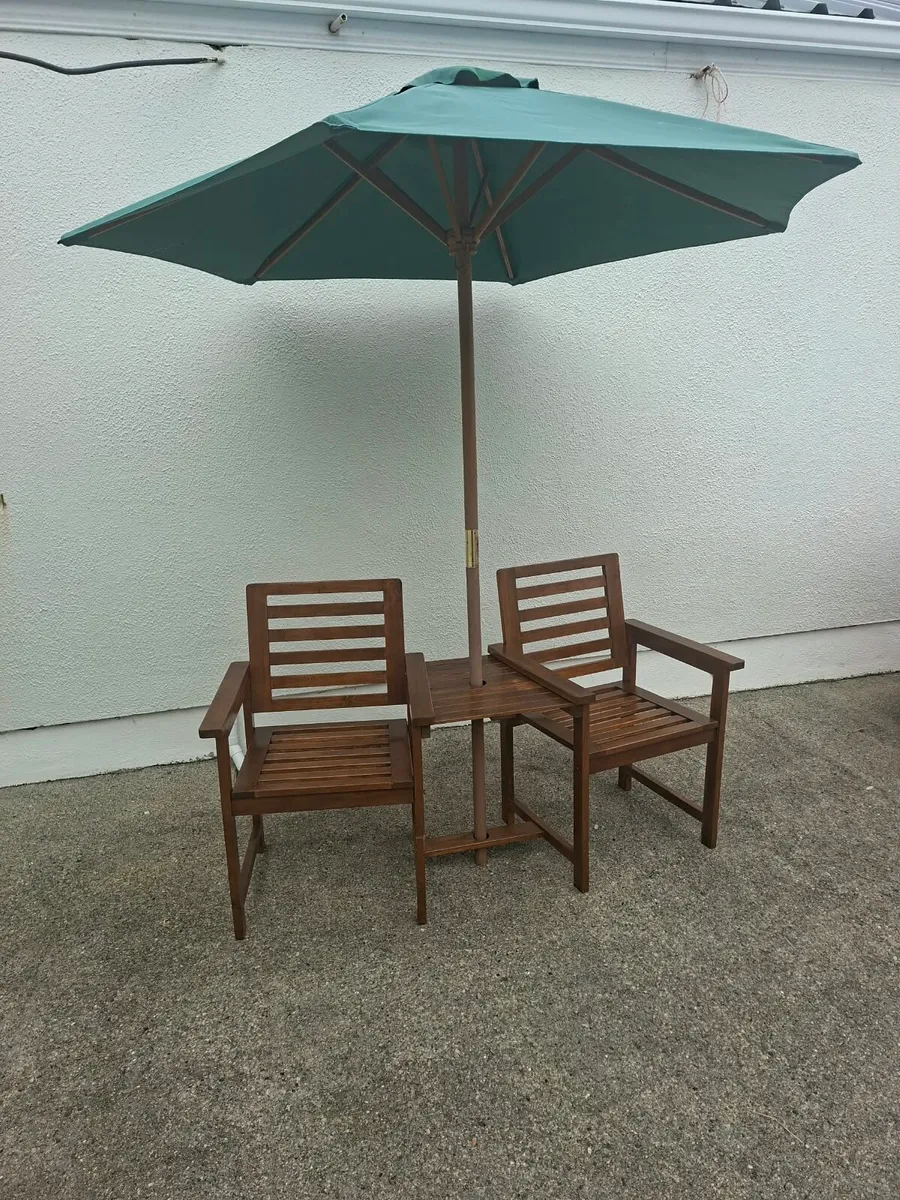 Outdoor furniture - Image 1