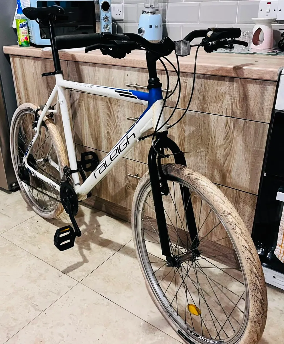 ADULTS RALEIGH BIKE BRAKES AND GEARS ARE WORKING P - Image 4