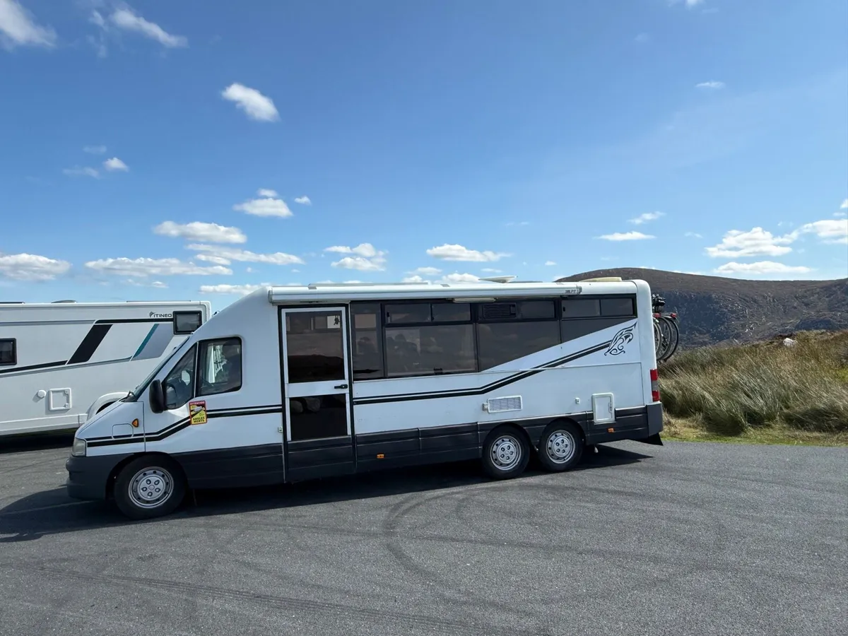 Camper van - Image 2
