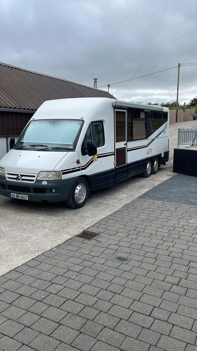 Camper van - Image 1