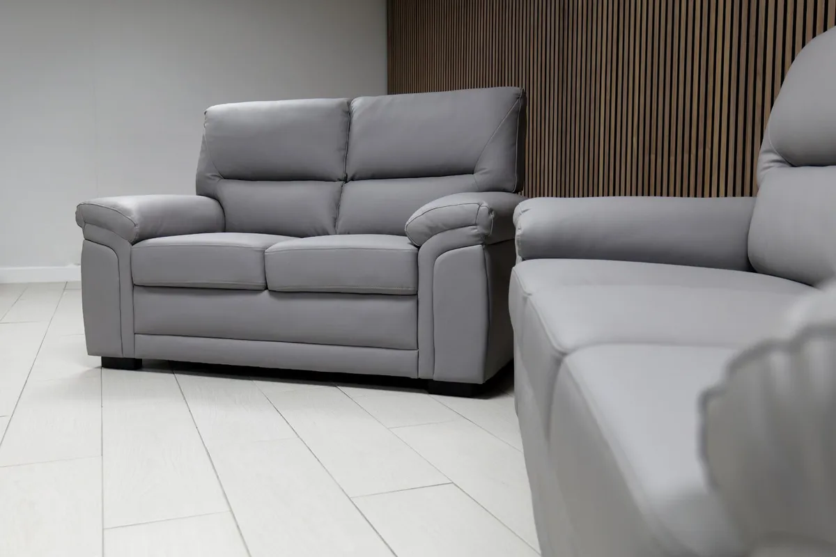 New leather sofa - Image 3