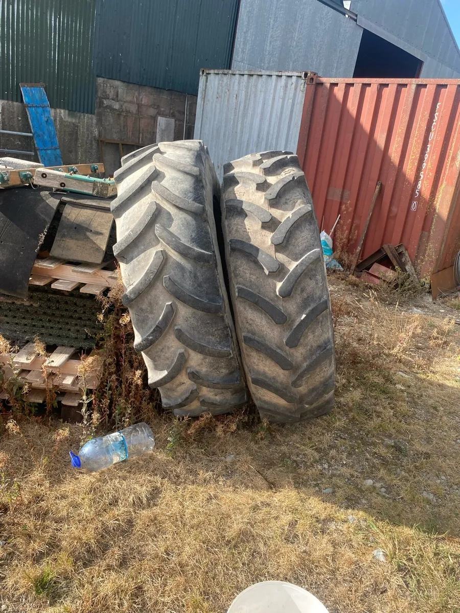 John Deere 2 rear tyres and rims - Image 2