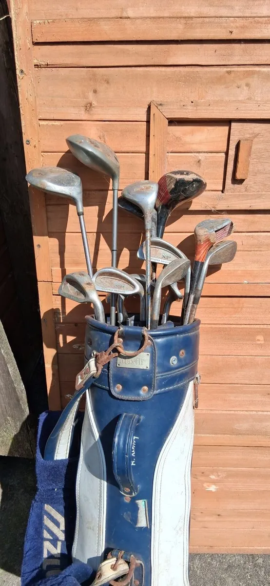 Golf carts and golf clubs - Image 2