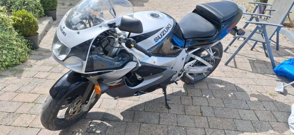 GSXR 750 SRAD - Image 4
