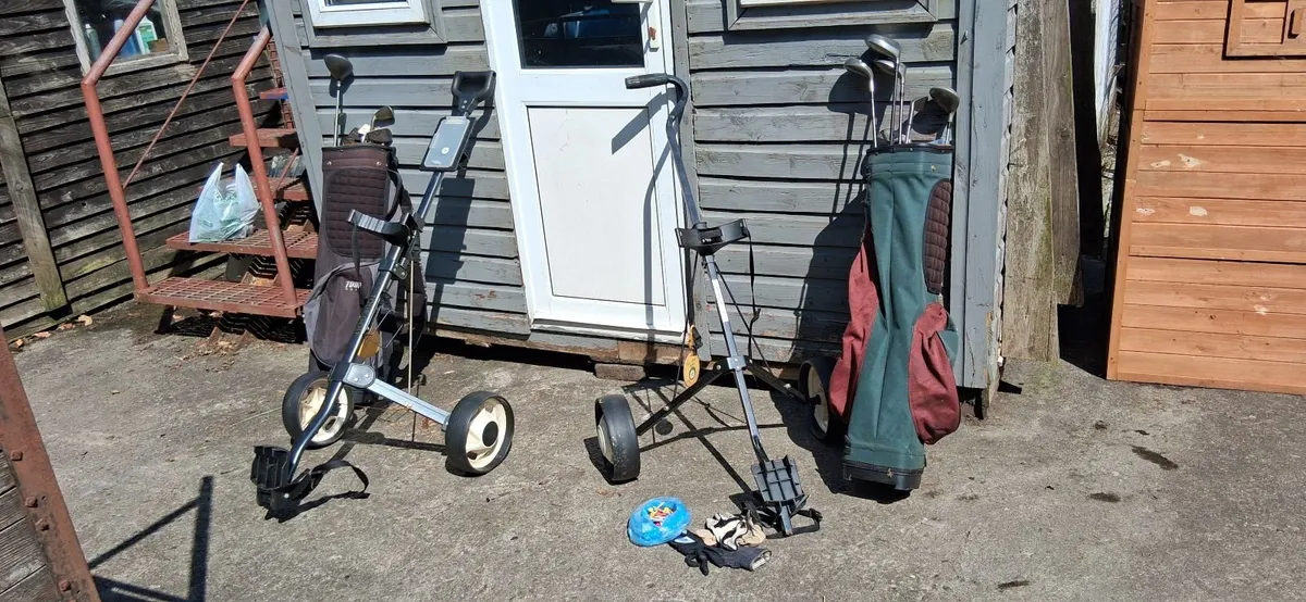 Golf carts and golf clubs - Image 1