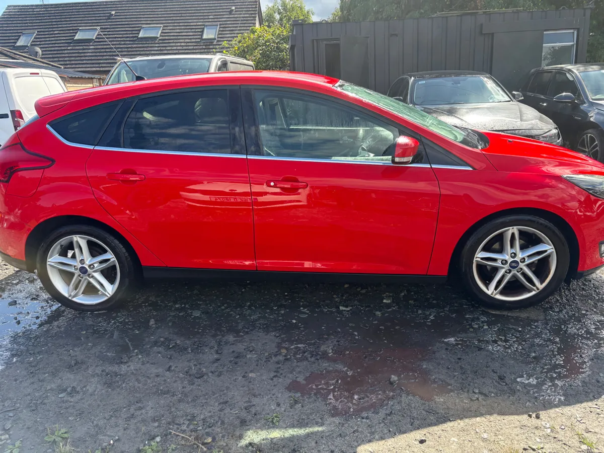 2015 Ford Focus Drive Away very light damage - Image 4