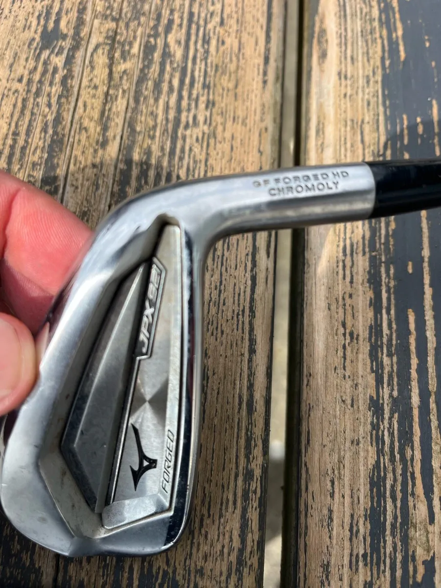Mizuno JPX921 forged Irons/ Motocaddy Protekta bag - Image 4