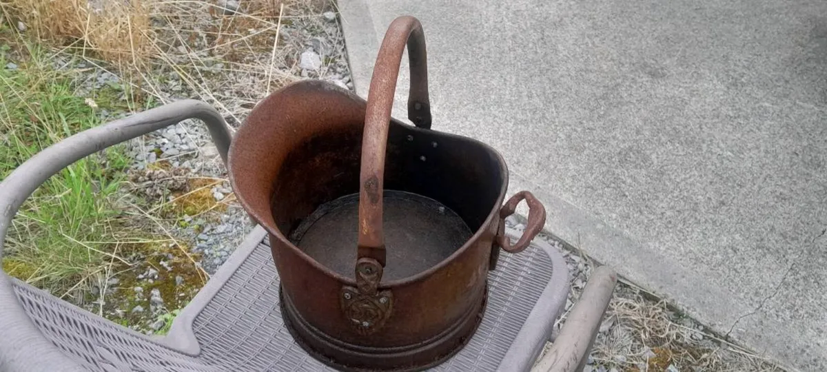 Antique cooking pot - Image 2