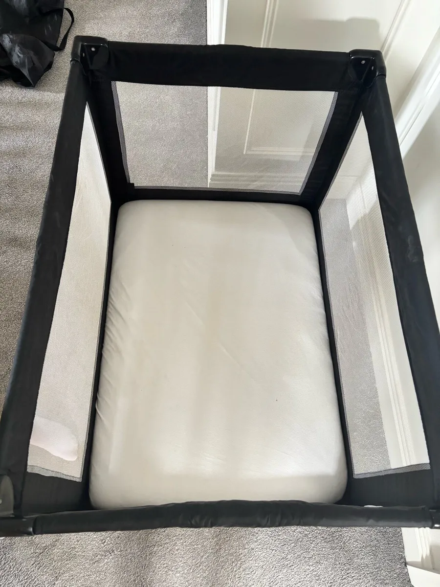 Babylo travel cot - Image 4