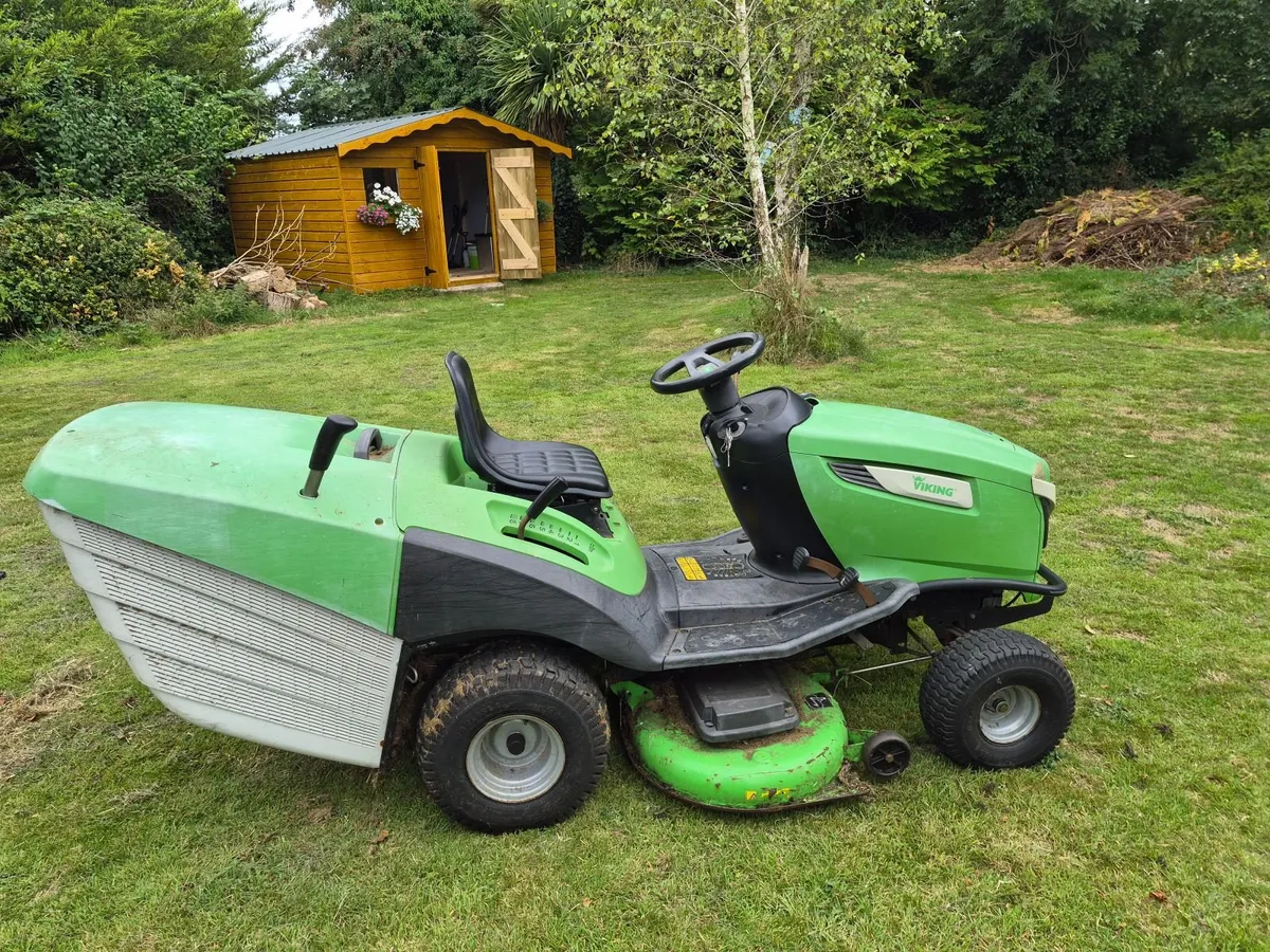 Ride on lawn mower - Image 1