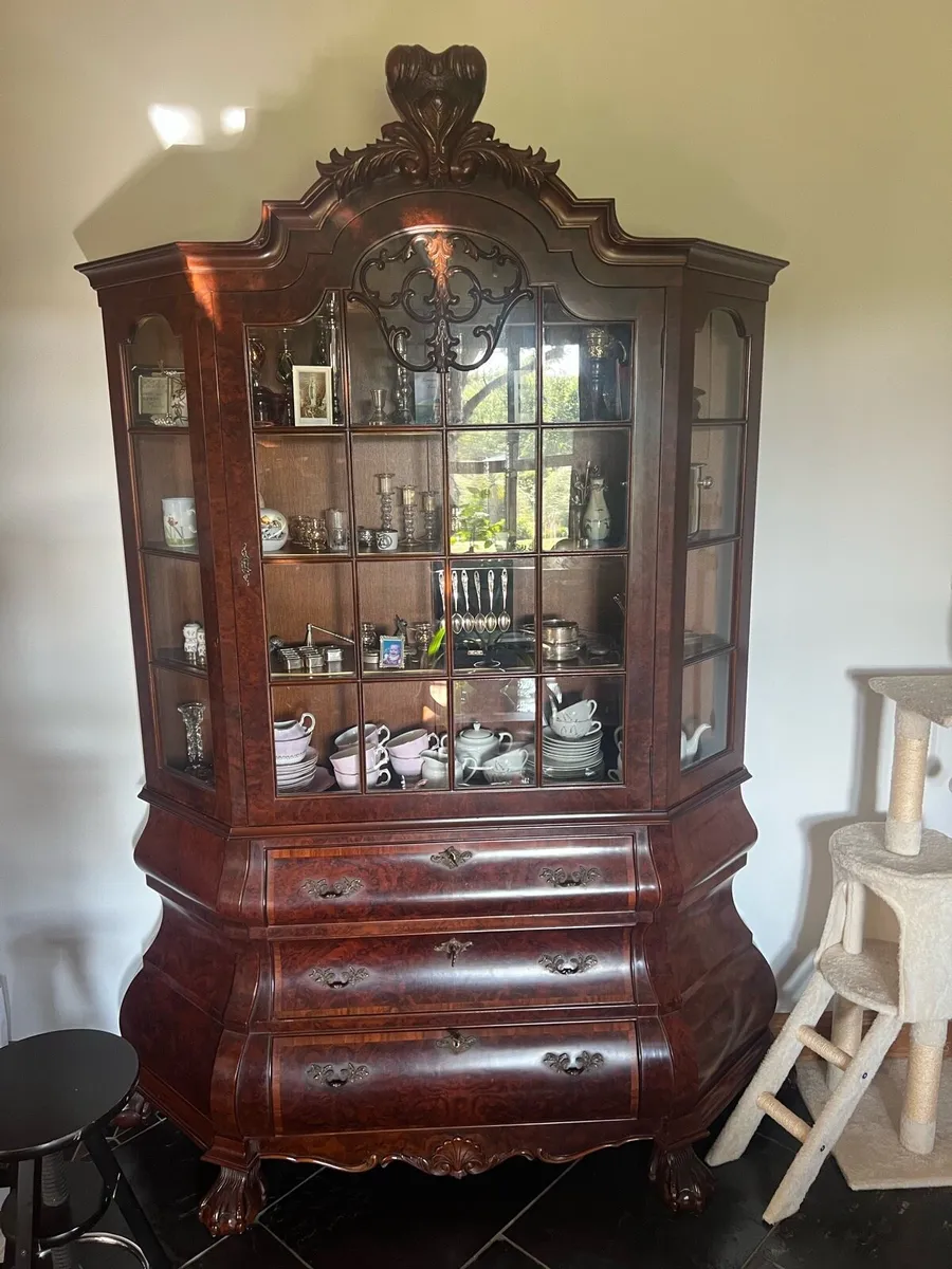 Dutch bombe display cabinet - Image 1