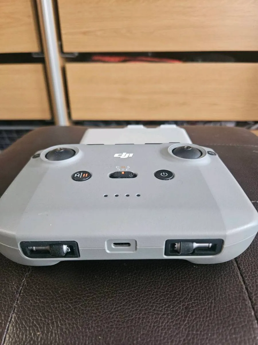 Dji neo controller and batteries - Image 2