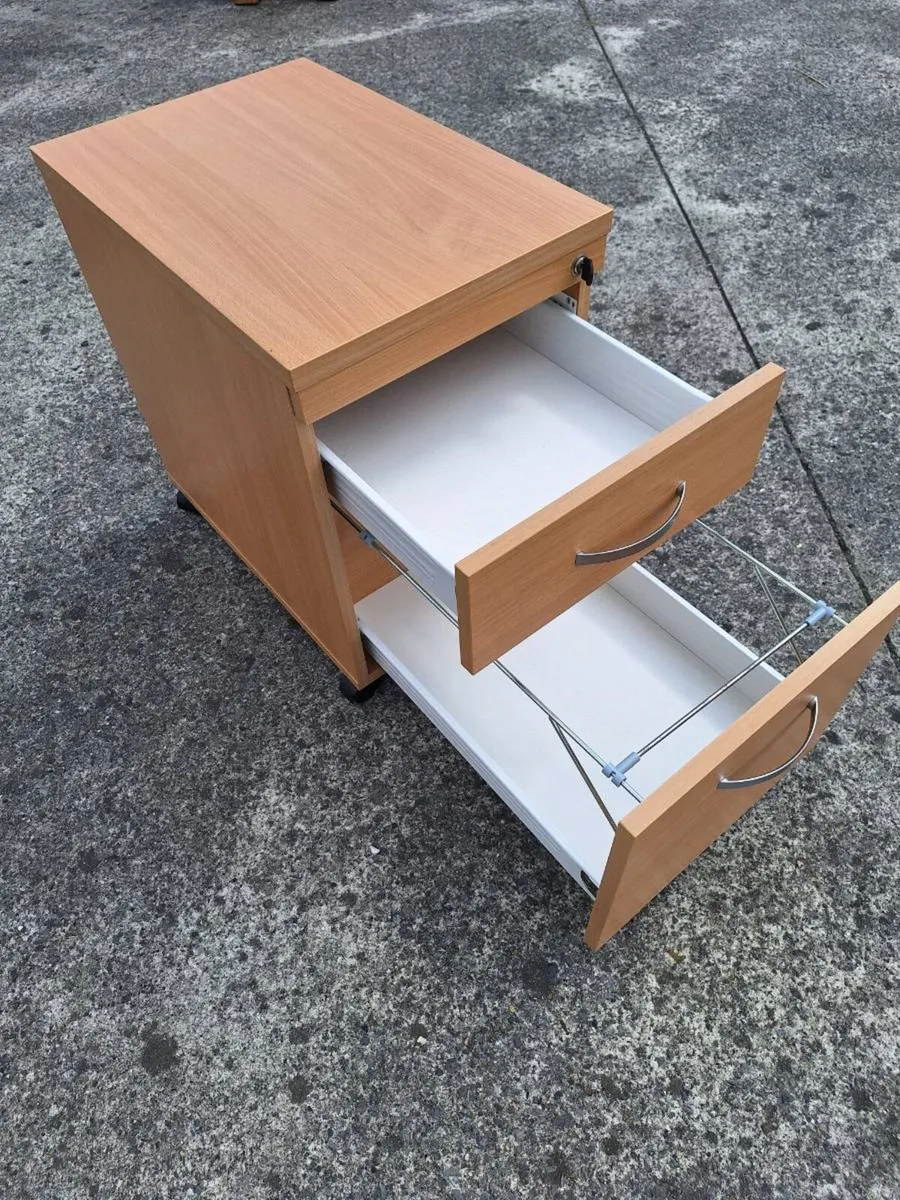 Two drawer mobile filing cabinet with key - Image 2