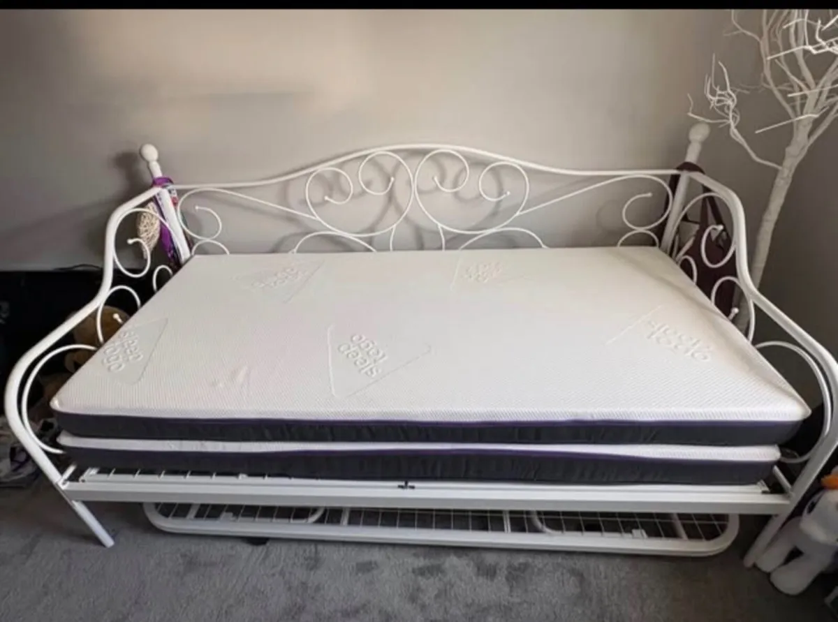 Harvey Norman Day bed - Image 1