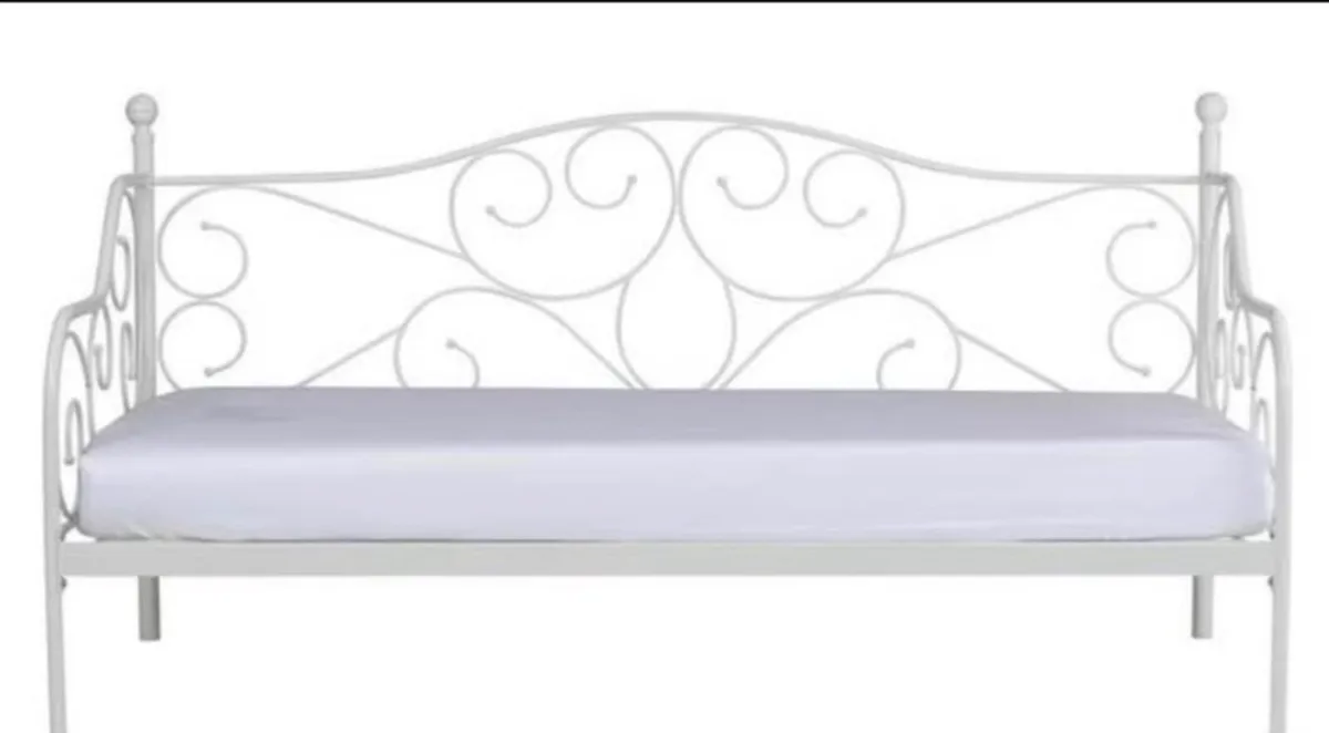 Harvey Norman Day bed - Image 3