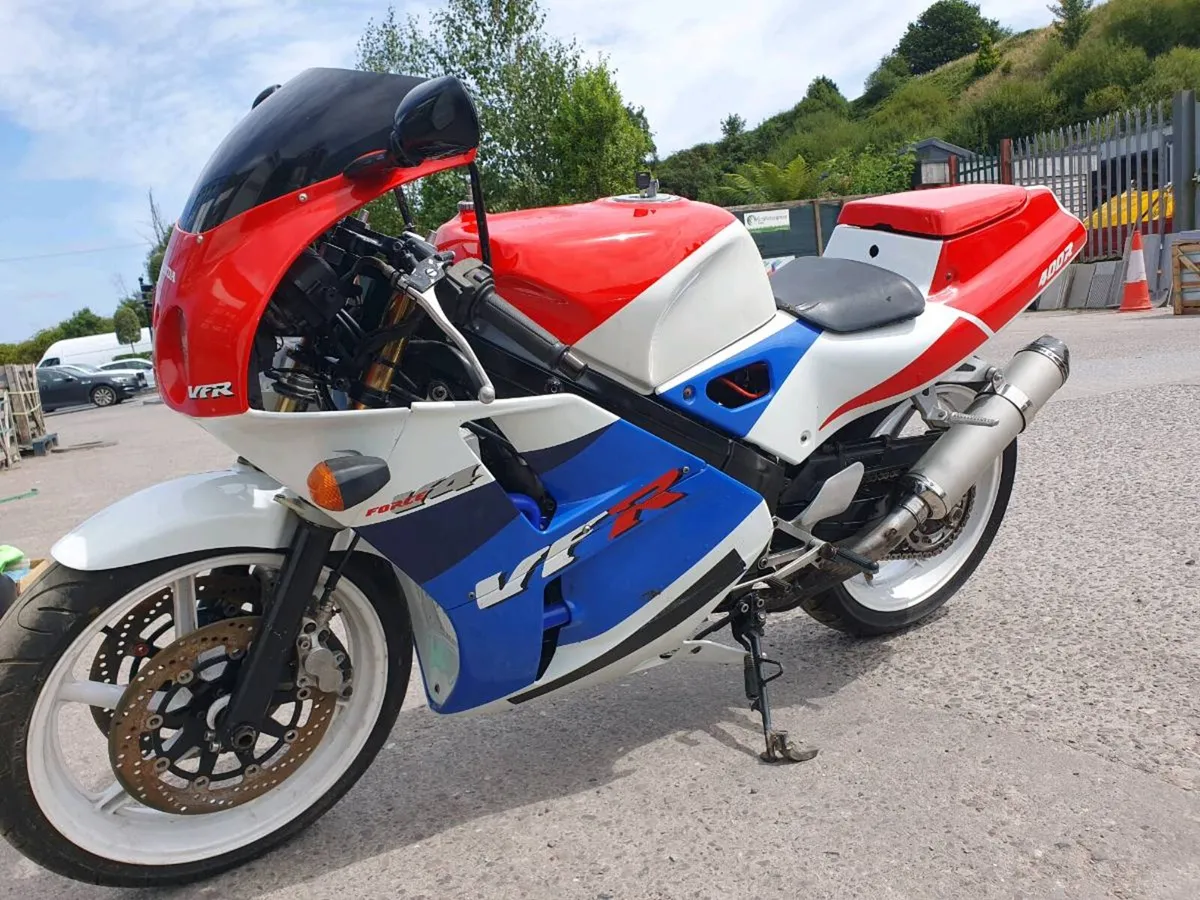 Vfr 400 nc30 - Image 2